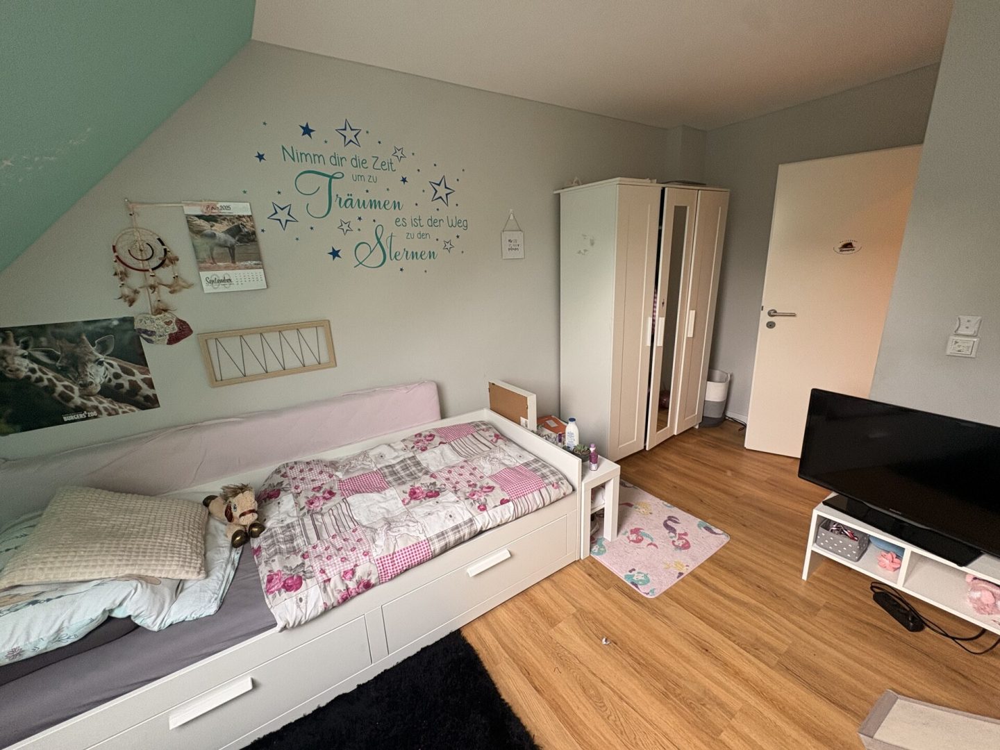 Schlafzimmer 1