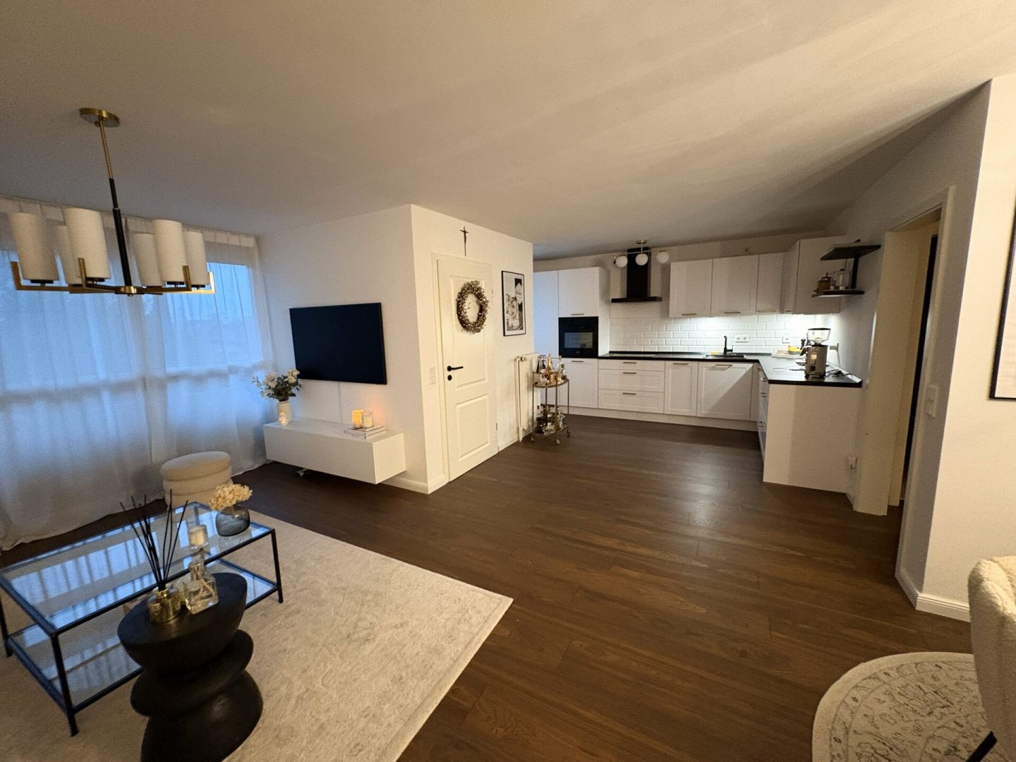 Küche mit Eingangsbereich