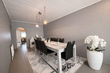 Essbereich - Umfangreich saniertes Reihenmittelhaus mit Garten, Terrasse & Garage – 4 Zimmer, EBK, Bj. 1980