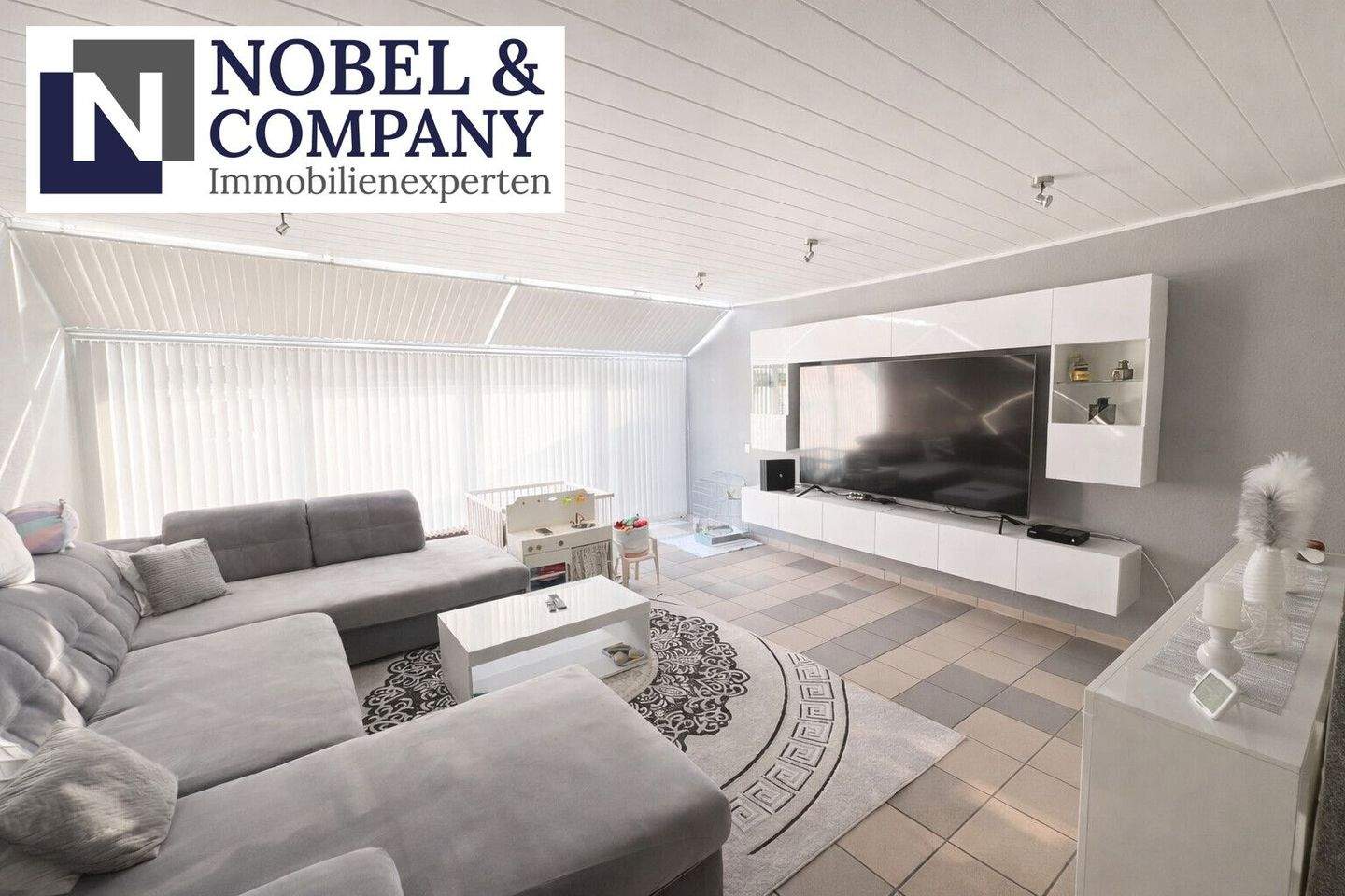 Wohnbereich - Umfangreich saniertes Reihenmittelhaus mit Garten, Terrasse & Garage – 4 Zimmer, EBK, Bj. 1980