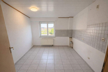 Küche - Wohnen mit Komfort & Ruhe: Helle 3,5-Zimmer-Wohnung mit Balkon und eigenem Stellplatz