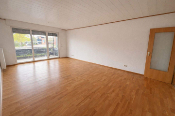 Wohn- Essbereich - Wohnen mit Komfort & Ruhe: Helle 3,5-Zimmer-Wohnung mit Balkon und eigenem Stellplatz