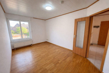 Schlafzimmer 2 oder Büro - Wohnen mit Komfort & Ruhe: Helle 3,5-Zimmer-Wohnung mit Balkon und eigenem Stellplatz