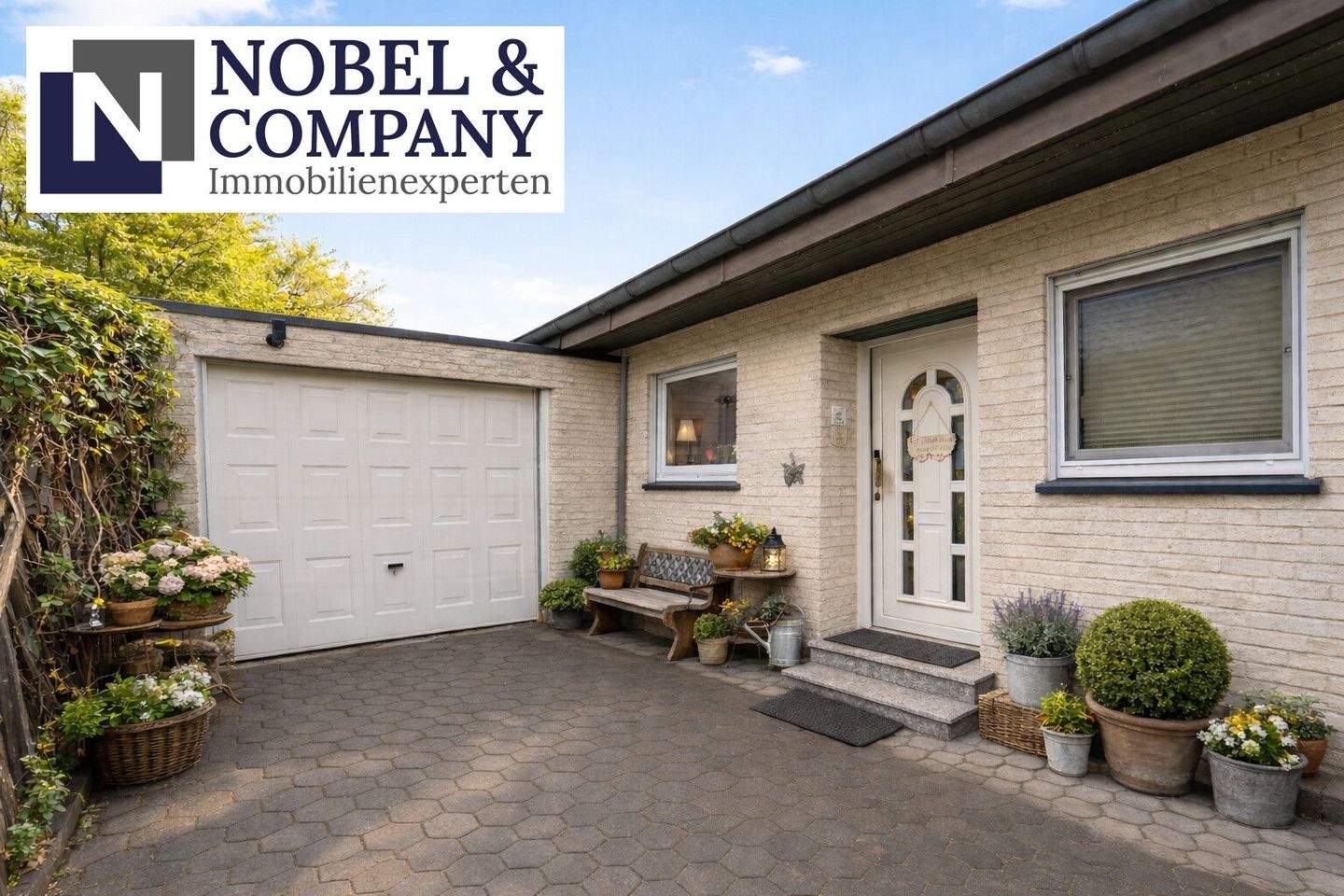 Hausansicht - Rees-Mehr: Freistehendes Einfamilienhaus mit Wintergarten, Kamin & Garten!