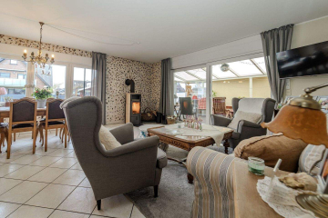 Wohn- Essbereich - Rees-Mehr: Freistehendes Einfamilienhaus mit Wintergarten, Kamin & Garten!
