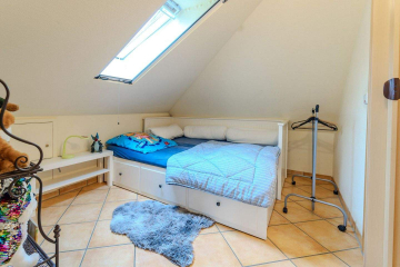 Gästezimmer - Rees-Mehr: Freistehendes Einfamilienhaus mit Wintergarten, Kamin & Garten!