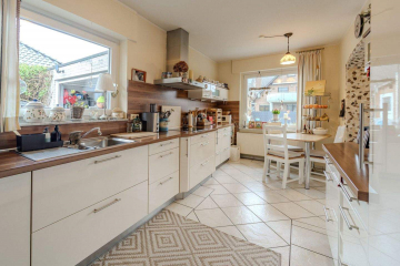 Küche - Rees-Mehr: Freistehendes Einfamilienhaus mit Wintergarten, Kamin & Garten!