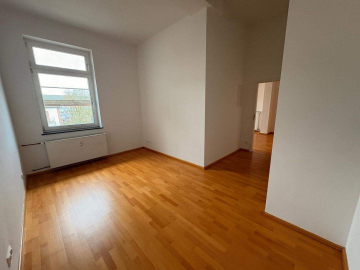Schlafen - Zeitlos wohnen, nachhaltig investieren – 2,5 Zimmer mit Aufzug, Balkon & Stellplatz