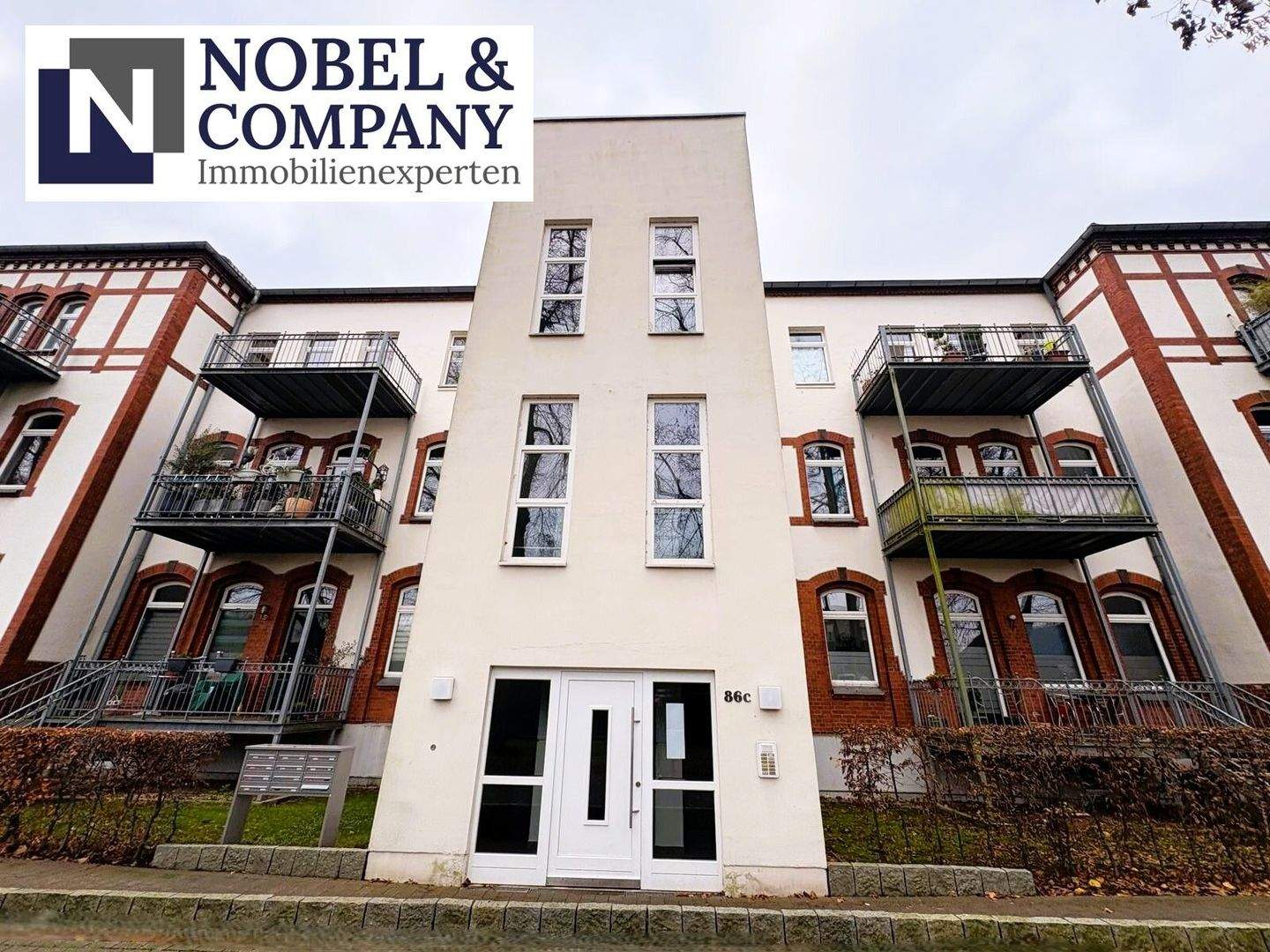 Außenansicht - Zeitlos wohnen, nachhaltig investieren – 2,5 Zimmer mit Aufzug, Balkon & Stellplatz