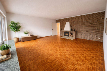 Wohnzimmer - Großzügiges Zuhause für Familien – zwei Etagen mit Dachterrasse, Balkon & Garage