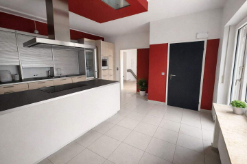 Küche Obergeschoss - Großzügiges Zuhause für Familien – zwei Etagen mit Dachterrasse, Balkon & Garage