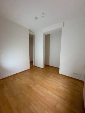 Essbereich Blick in den Flur - Historischer Charme trifft modernen Luxus – Exklusive 4-Zimmer-Wohnung in der Reitzensteinkaserne