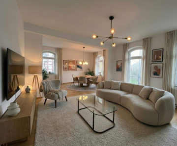 Beispielbild Wohn- Essbereich_2 - Historischer Charme trifft modernen Luxus – Exklusive 4-Zimmer-Wohnung in der Reitzensteinkaserne
