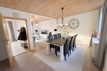 Wohn- Essbereich - Kompakt. Charmant. Einzigartig. – Ihr modernes blaues Reihenhaus mit Garten & Garage